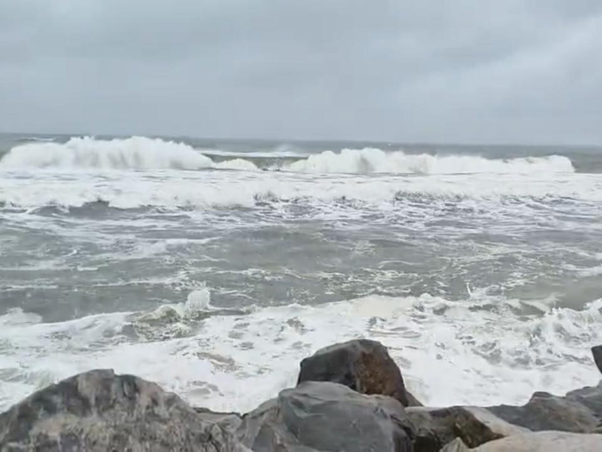 Montha Cyclone : Dangerous Situation at Uppada Beach Road Kakinada7
