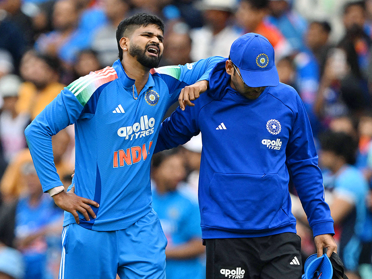 Shreyas Iyer taking a catch in which he was injured with a lacerated spleen10