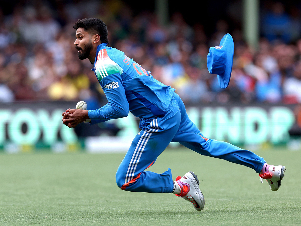 Shreyas Iyer taking a catch in which he was injured with a lacerated spleen11