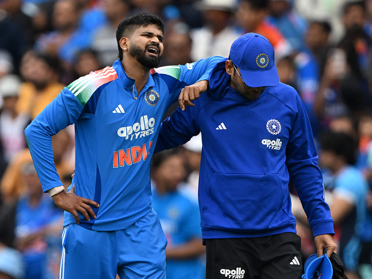 Shreyas Iyer taking a catch in which he was injured with a lacerated spleen7