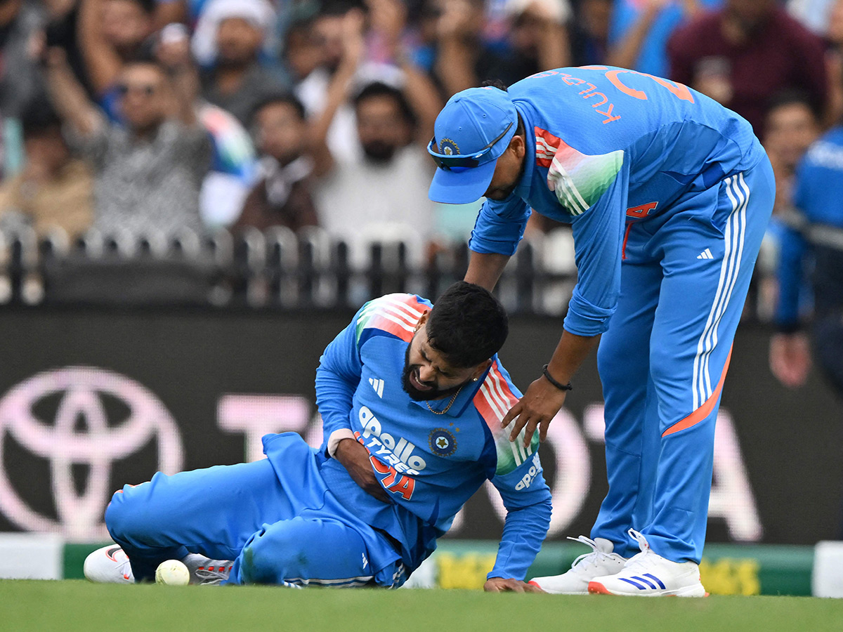 Shreyas Iyer taking a catch in which he was injured with a lacerated spleen8