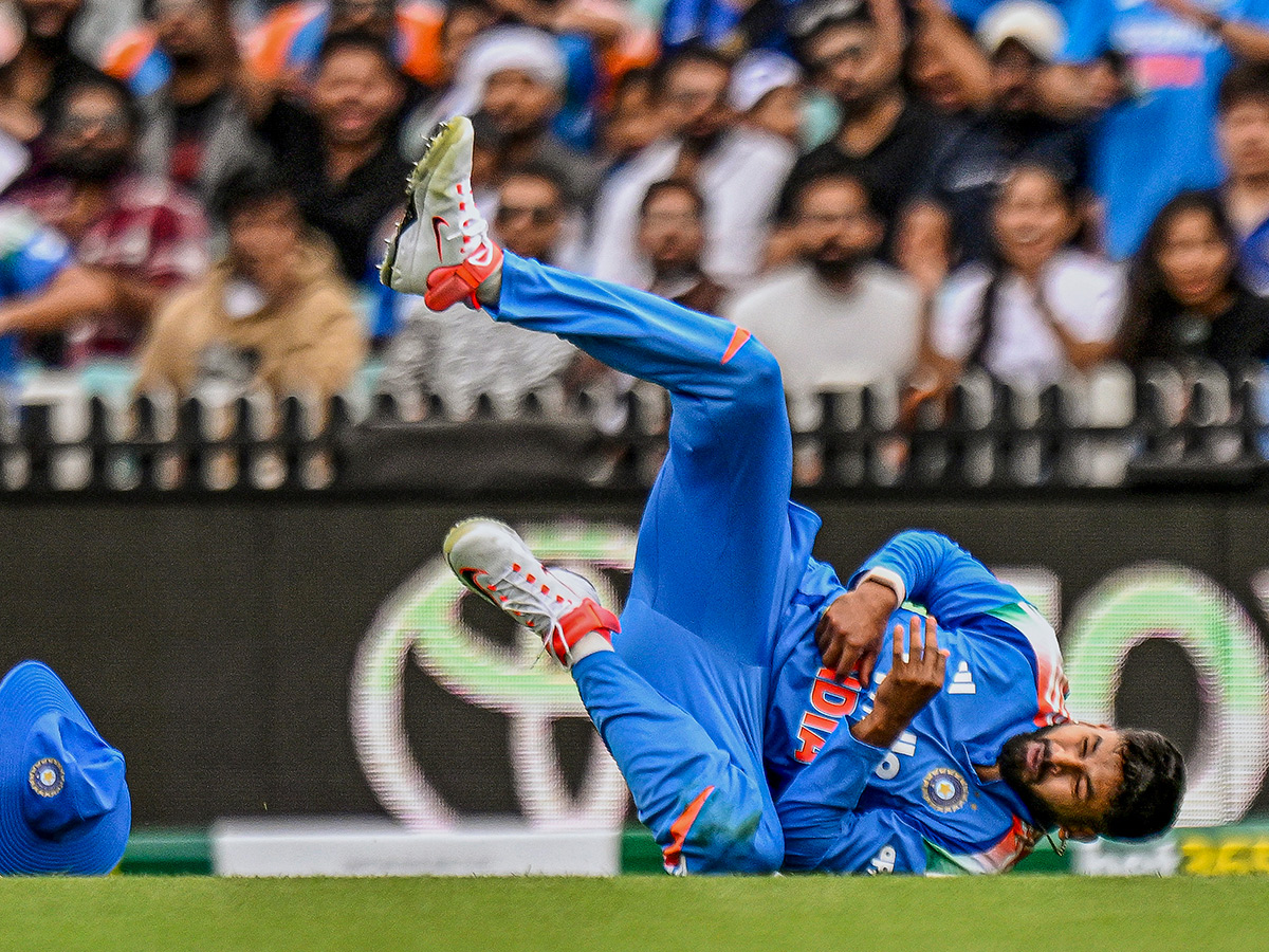 Shreyas Iyer taking a catch in which he was injured with a lacerated spleen9