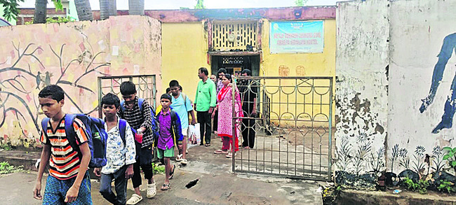 ఊళ్లూ నీళ్లూ ఏకమై..3