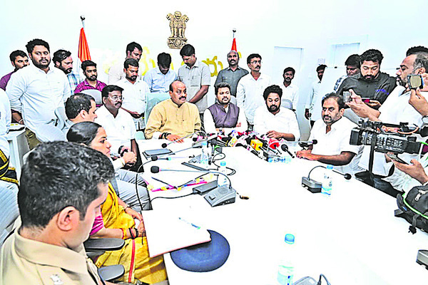 తుపాను బాధితులకు  జీవన భృతి ఇవ్వాలి 2