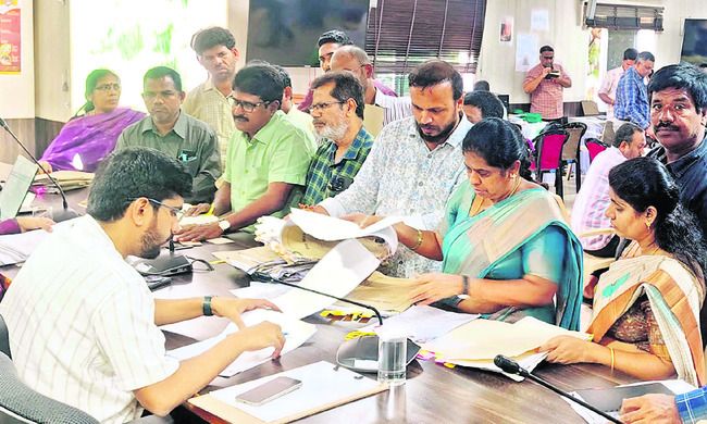 ఆకులేడులో ‘తమ్ముళ్ల’  మట్టి దోపిడీ 1