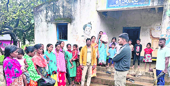 ప్రమాదకర వాగులు దాటొద్దు 1