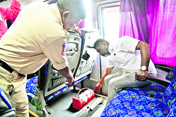 ● బస్సుల్లో  భద్రతపై ఆరా1
