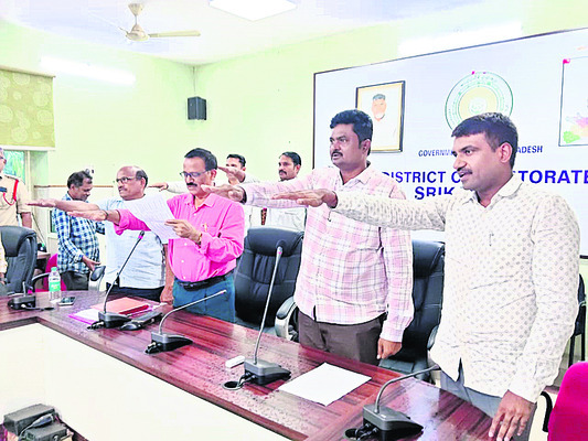 అంకితభావంతో విధులు నిర్వర్తించాలి 1