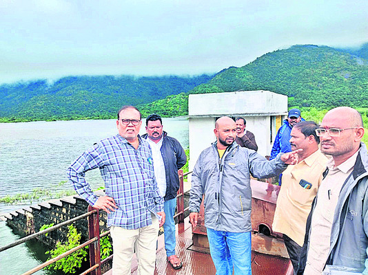 జలాశయాలకు పోటెత్తిన వరద 2