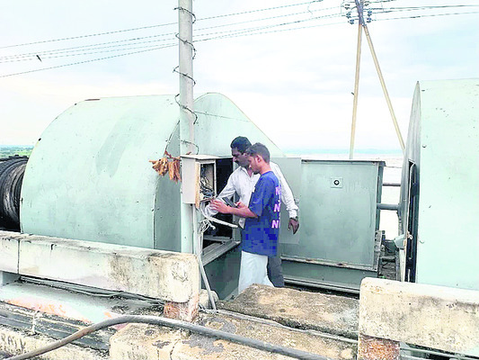 ఎస్సారెస్పీ 8 గేట్లు ఎత్తివేత1