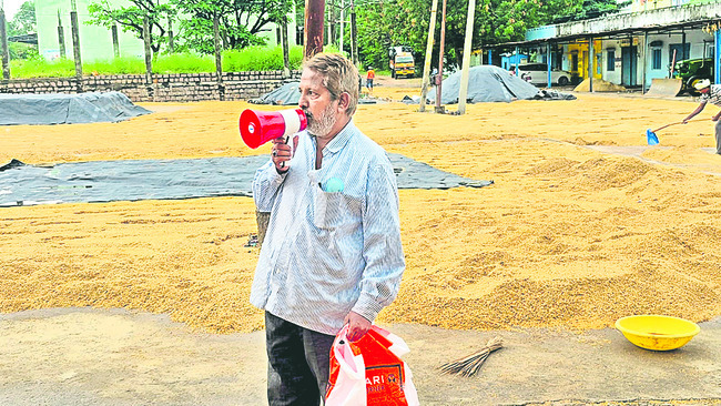 మురుగునీటి పాలైన ధాన్యం1