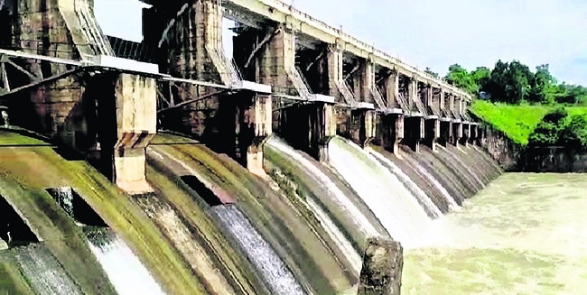 కిన్నెరసాని గేటు ఎత్తివేత 1