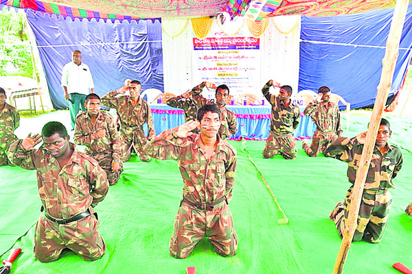 దివ్యాంగులకు సేవలు  అభినందనీయం
2