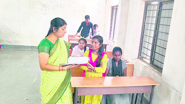 సీసీఐ కేంద్రాలను సద్వినియోగం చేసుకోవాలి
1