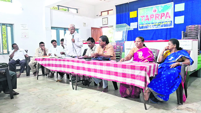 వైద్యులు సమయపాలన పాటించాలి3