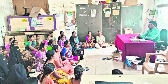 మహిళలు ఆర్థికంగా బలోపేతం కావాలి 
1