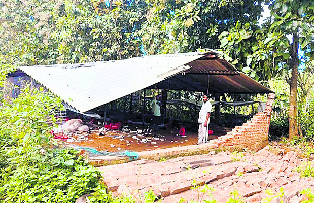 రోడ్డు ప్రమాదంలో వ్యక్తికి గాయాలు 3