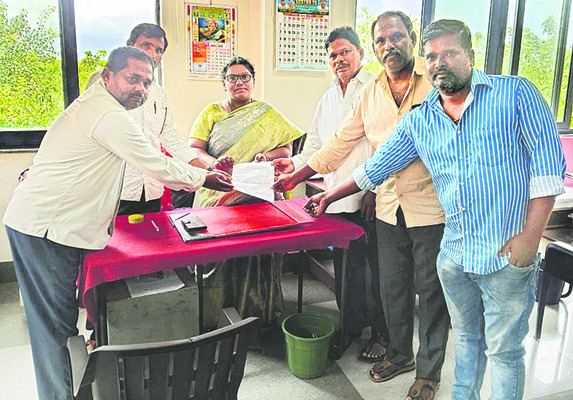 ఆ పాఠశాలకు  టీచర్ను నియమించండి 1