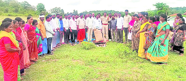 బద్దిపోచమ్మకు బోనం
3