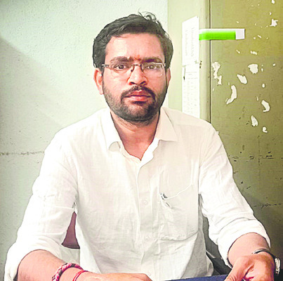 ఆ పాఠశాలకు  టీచర్ను నియమించండి 2