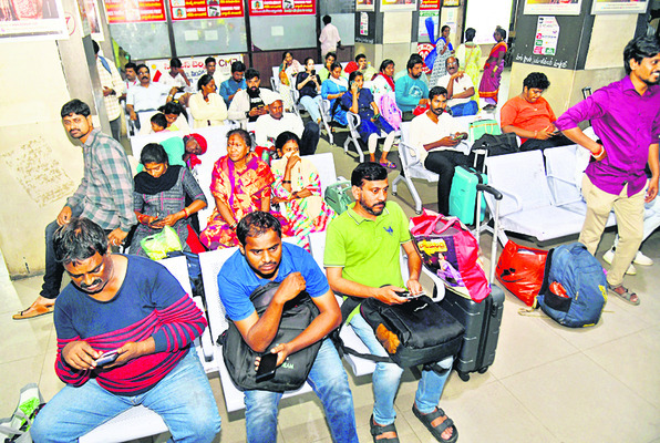 బస్సులకు డిమాండ్‌
1