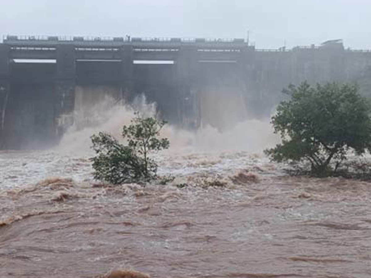 Cyclone Montha Hits Andhra Pradesh Photos15