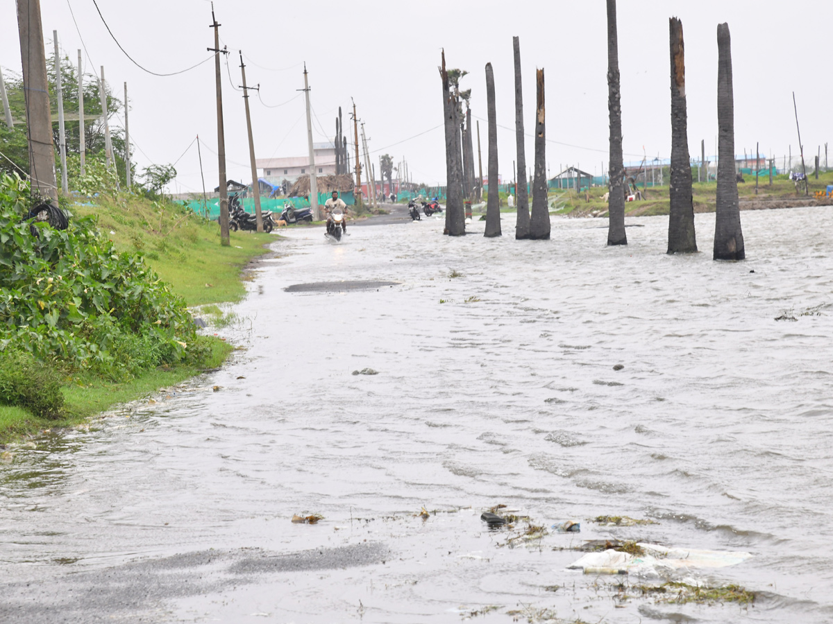 Cyclone Montha Hits Andhra Pradesh Photos32