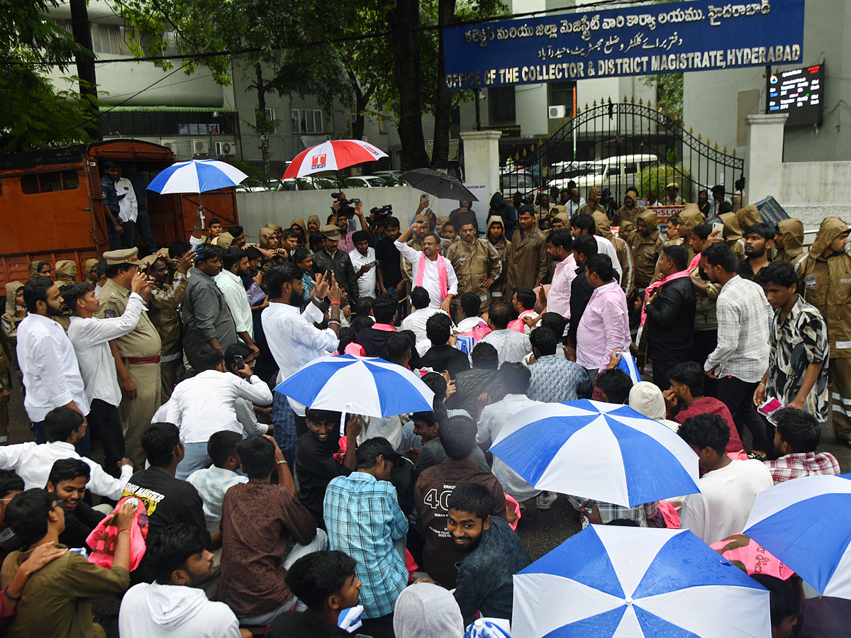 Hyderabad: Heavy Rain lashes in Various places of City Photos14