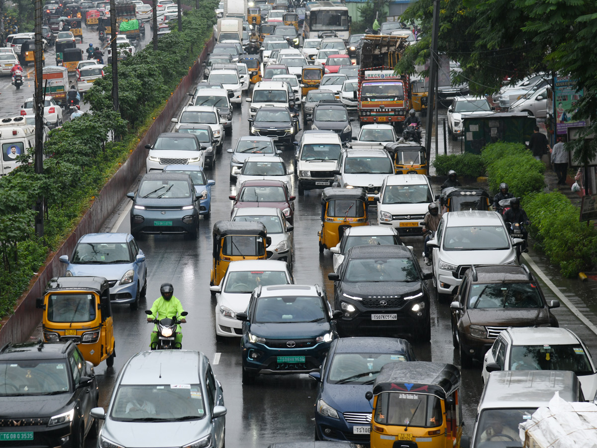 Hyderabad: Heavy Rain lashes in Various places of City Photos16