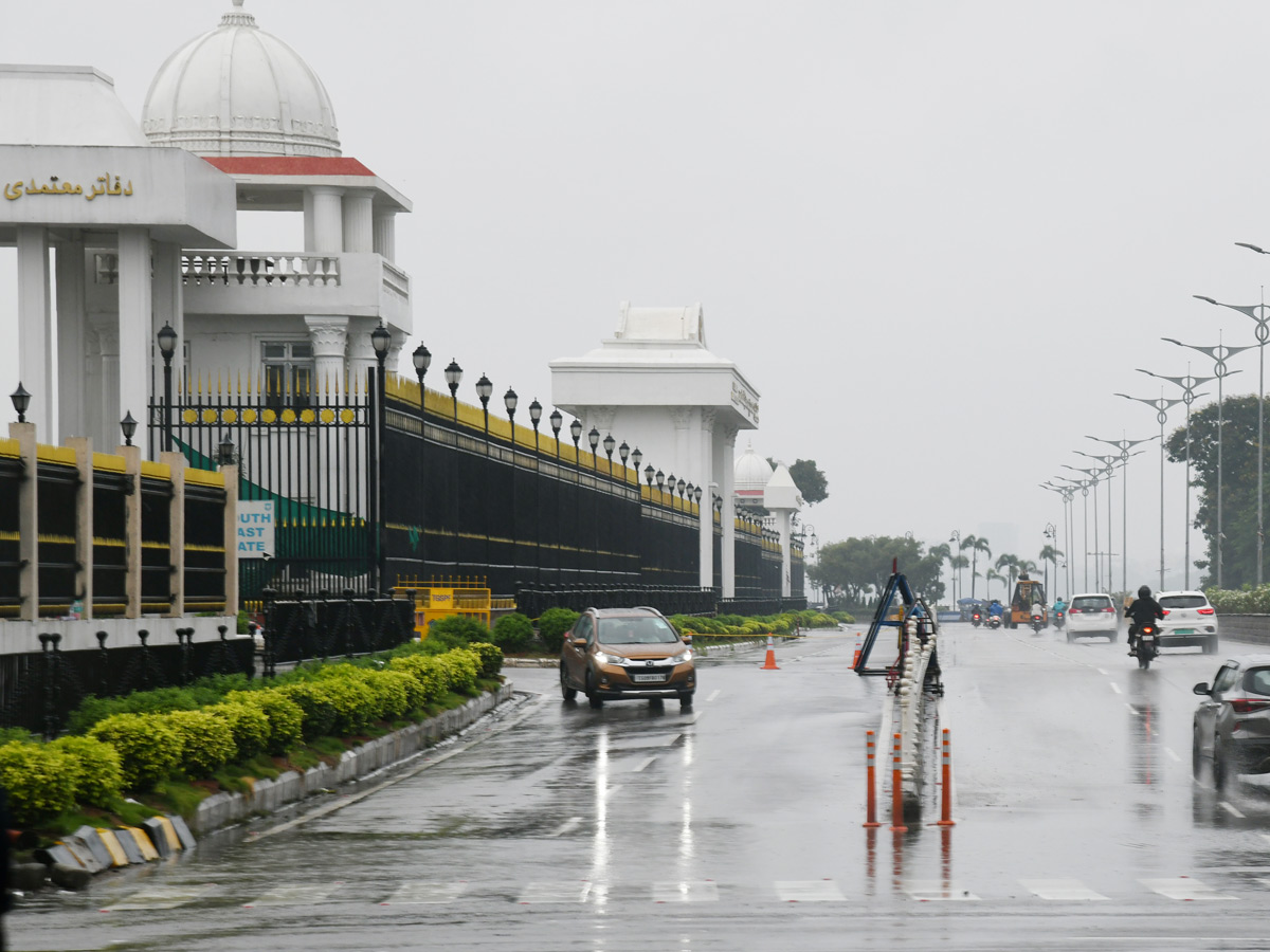 Hyderabad: Heavy Rain lashes in Various places of City Photos25