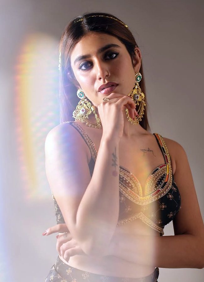 Heroine Priya Varrier's birthday celebration (Photos)9