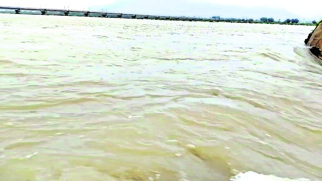 ●జిల్లాలో 106 పునరావాస కేంద్రాలు 1