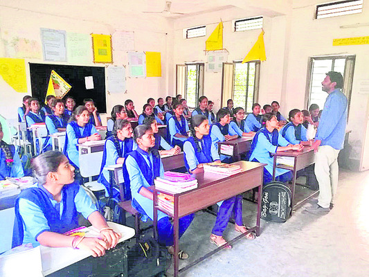 మంచి మార్కులు సాధిస్తా
1