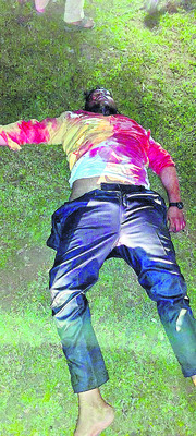 కుమారుడికి పెళ్లి చేసేందుకు వెళ్తూ.. 2