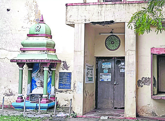 నిబద్ధత లేని అధికారులు – తెరుచుకోని కంట్రోల్ రూమ్లు1