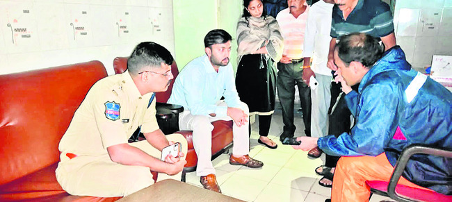 రైల్వే కాలనీలోకి వరద నీరు...
1