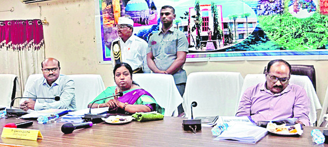 జెడ్పీ సమావేశానికి తుపాను ఎఫెక్ట్‌ 1