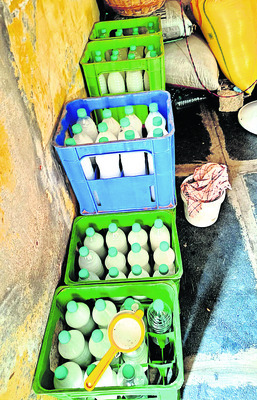 తెల్లగా నురుగలు కక్కుతూ కనిపిస్తుంది... చిన్ననోటు జేబుల3