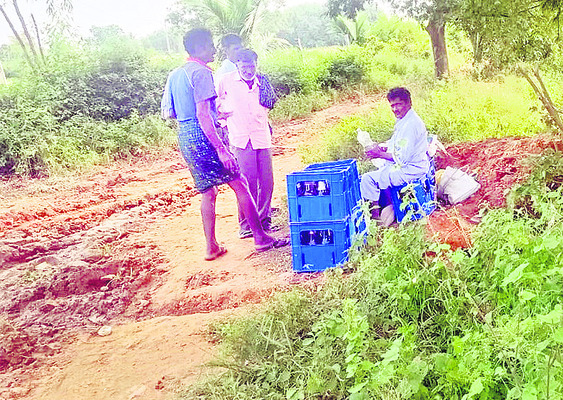 తెల్లగా నురుగలు కక్కుతూ కనిపిస్తుంది... చిన్ననోటు జేబుల1