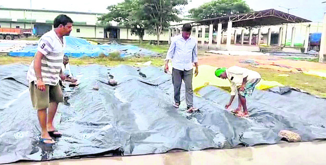 నిండా ముంచిన ‘మోంథా’1