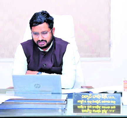 అధికారులు అప్రమత్తంగా ఉండాలి1