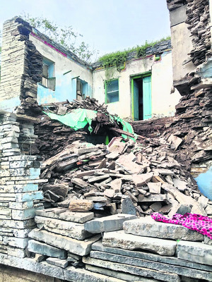 మోంథా ప్రభావిత పంటల పరిశీలన1