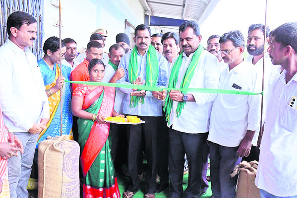 ప్రజలు అప్రమత్తంగా  ఉండాలి : ఎస్పీ 
1