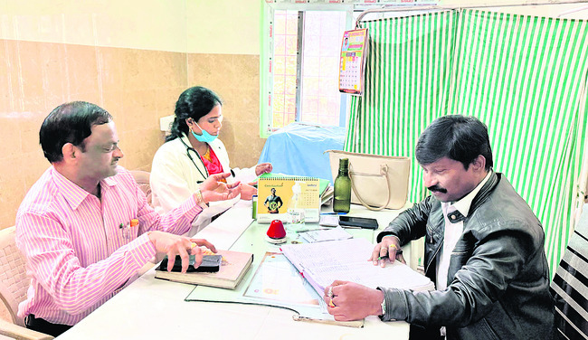 రైళ్ల రాకపోకలకు అంతరాయం2