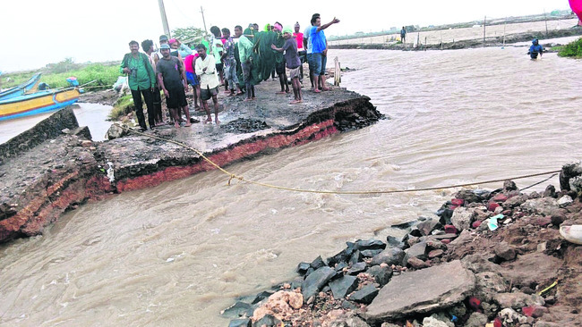 వరిని ముంచేసిన మోంథా 2