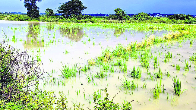 స్తంభించిన రాకపోకలు 1