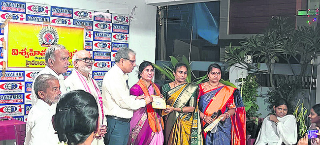 పుణ్యక్షేత్రాలకు ప్రత్యేక బస్సులు
1