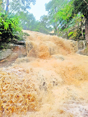 మోంథా.. ముంచెత్తింది2