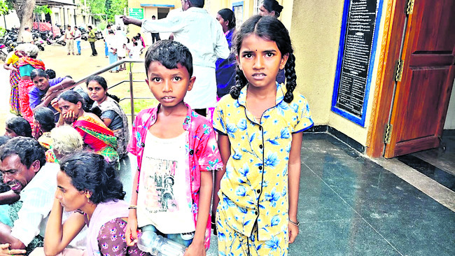 జిల్లా మార్చురీ వద్ద ఉద్రిక్తత1