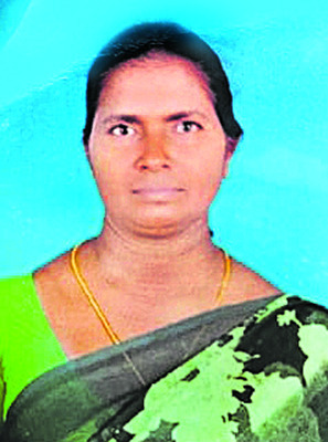 నేలకొరిగిన  120 ఏళ్ల రావిచెట్టు 
2